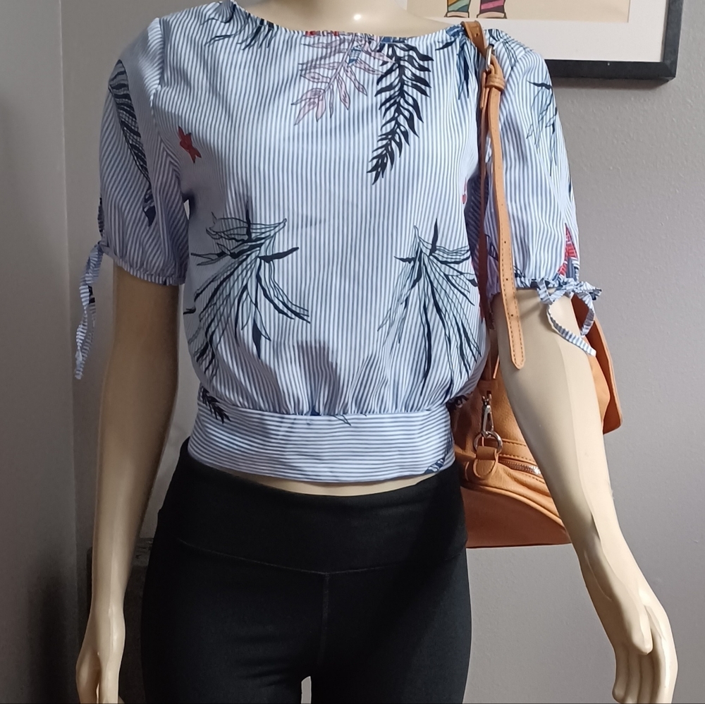 Inside Brand Womens blouse with back cutout and tie Size L